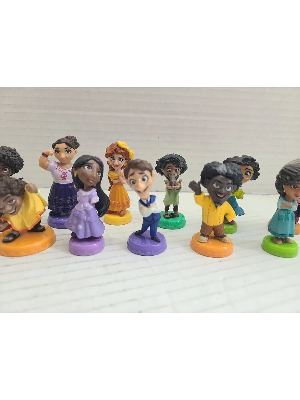 Disney Encanto Mi Familia 11 Mini Figures by JAKKS Pacific